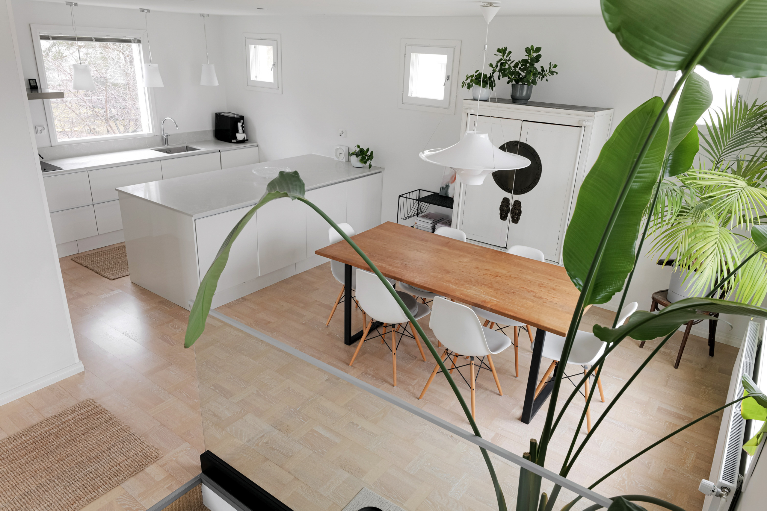 Asuntokuvaus Espoo 9 Ihama omakotitalon keittiö. Asuntokuvausta Espoossa Zentuvolta.