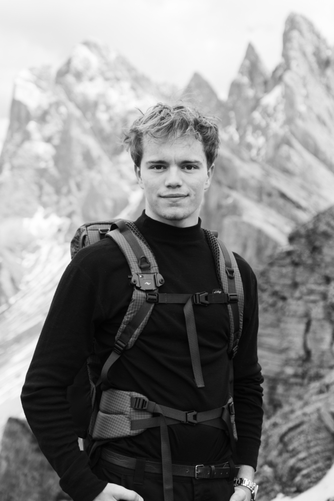 Elliot Simons, Zentuvon asuntokuvaaja Vaasassa